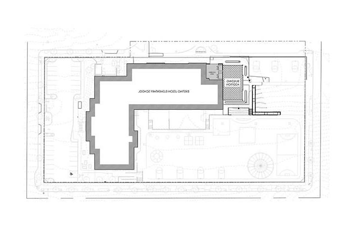 显示现有学校和增建建筑的平面图